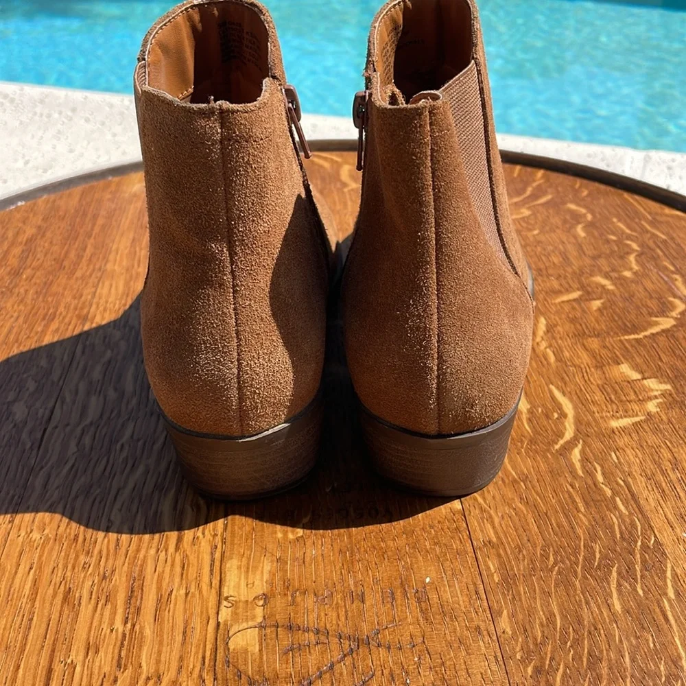 Kenzie tan ankle zip up boots | Size 9